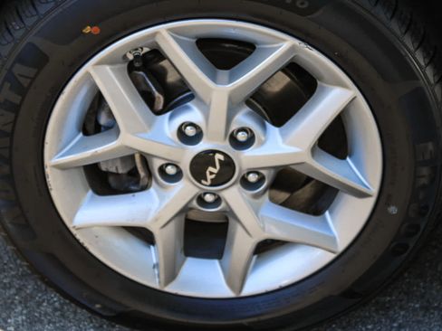 Used 2023 Kia Soul LX w/ Option Group 015 FWD image 9