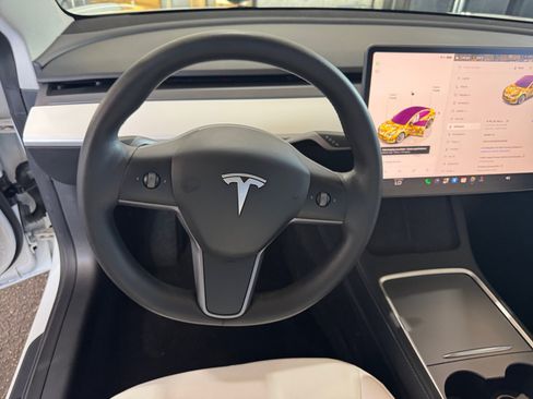 Used 2022 Tesla Model 3 Long Range AWD/4WD image 15