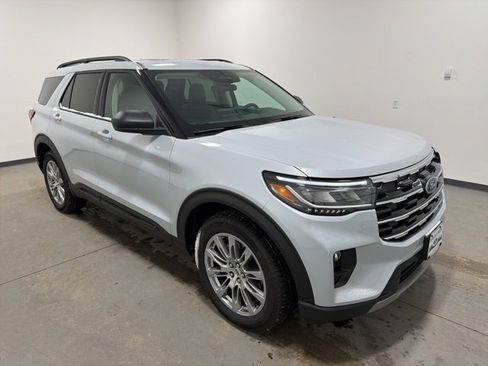 New 2026 Ford Explorer Active w/ Active Comfort Package image 3