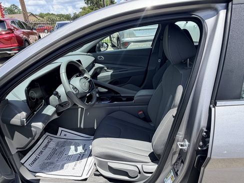 Used 2025 Hyundai Elantra SEL FWD image 9