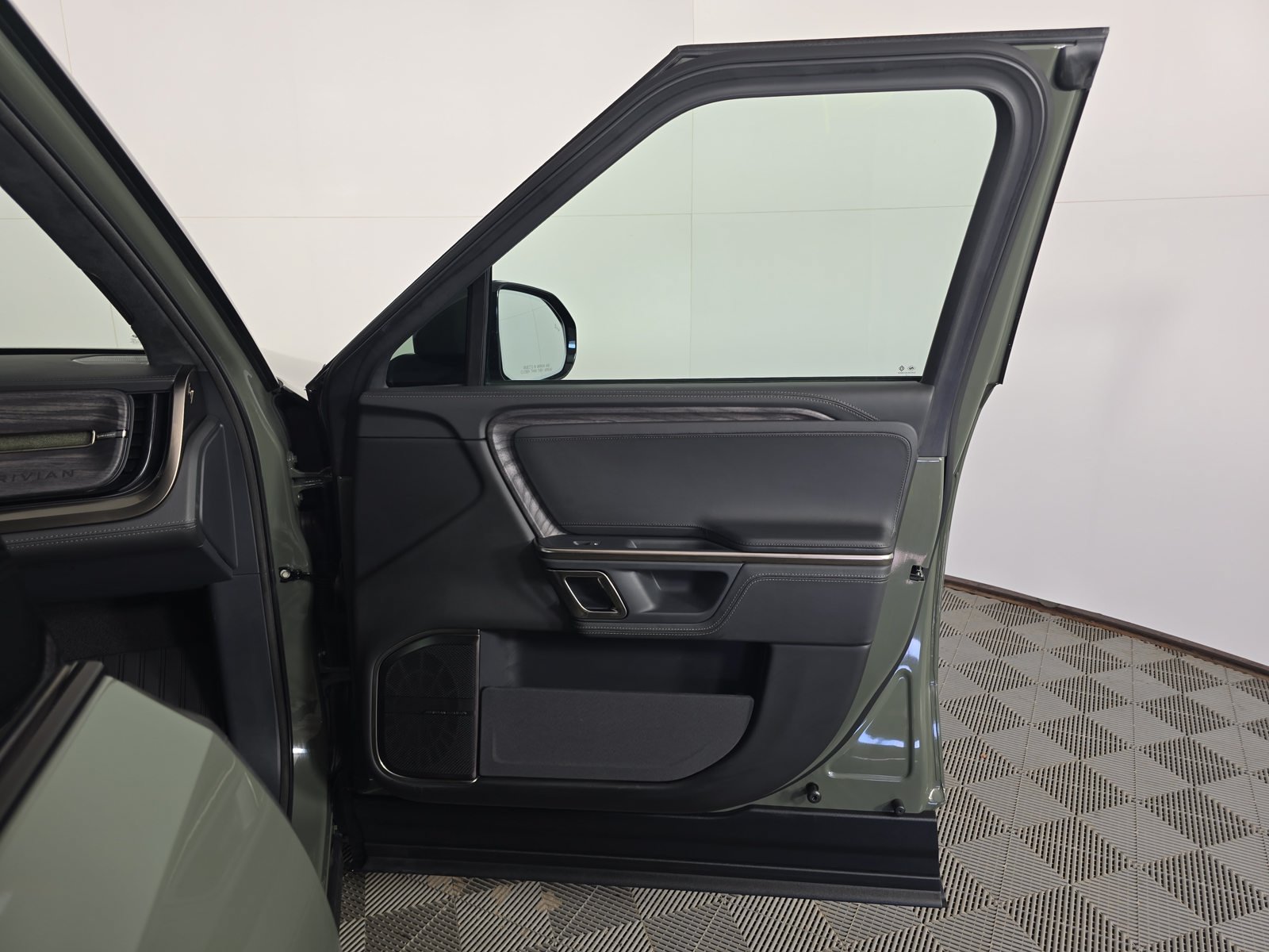 Used 2022 Rivian R1S Launch Edition Quad AWD/4WD image 18