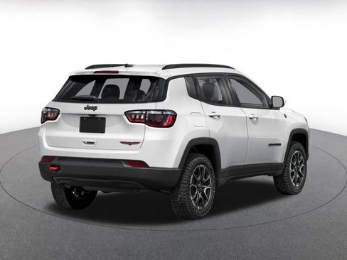 Used 2025 Jeep Compass Trailhawk AWD/4WD image 2