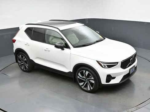 Used 2023 Volvo XC40 B5 Plus w/ Driver Assist Package AWD/4WD image 44