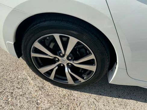 Used 2017 Nissan Maxima Platinum FWD image 25