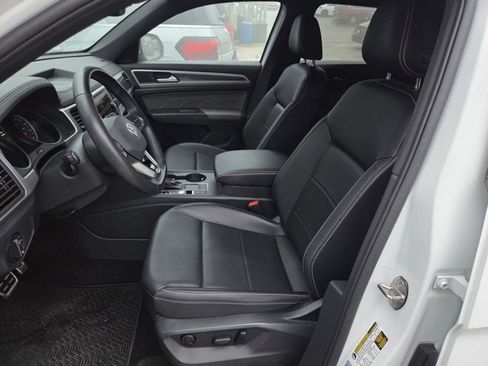 Used 2021 Volkswagen Atlas Cross Sport SE image 8