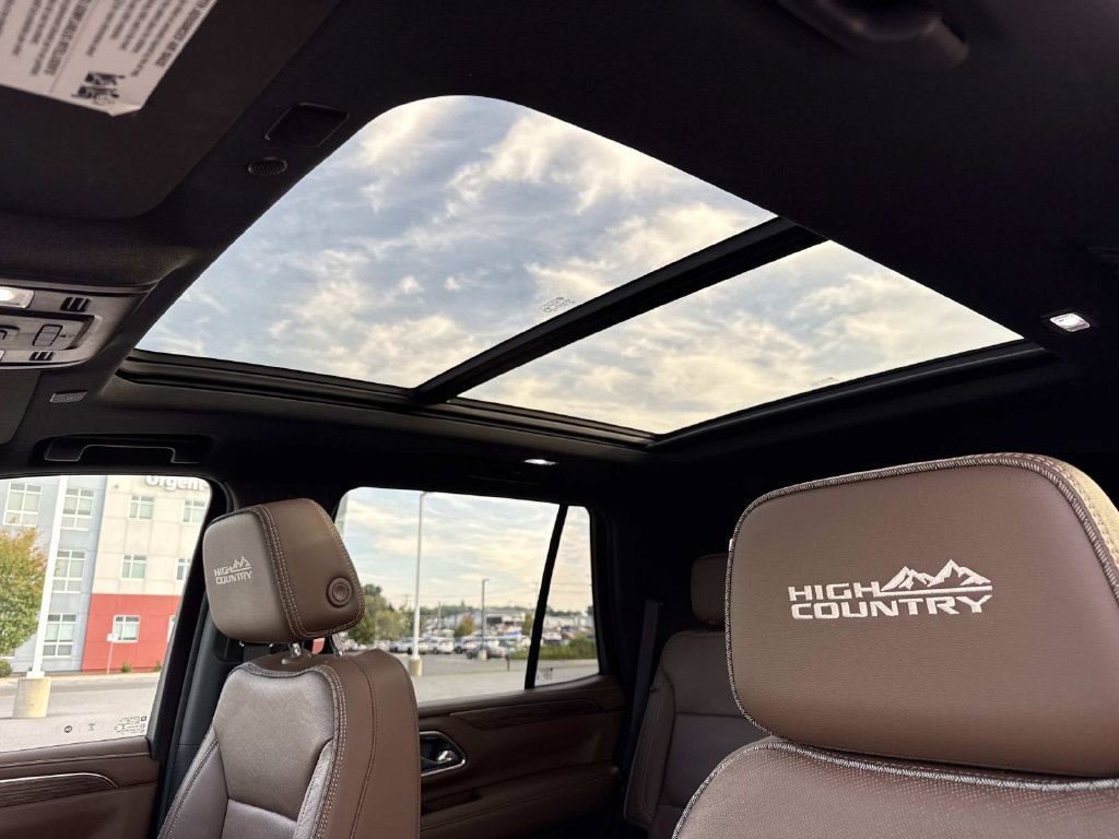 Used 2021 Chevrolet Tahoe High Country w/ Premium Package AWD/4WD image 4