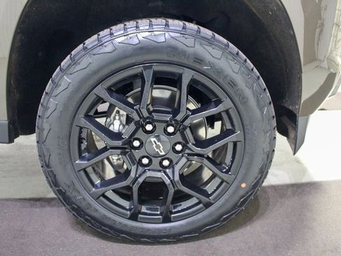 Used 2024 Chevrolet Colorado Z71 w/ LPO, Dark Essentials Package image 23