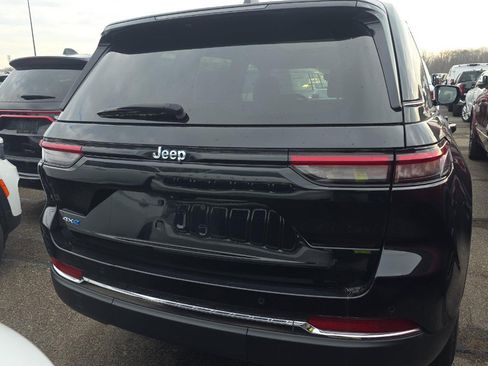 Used 2023 Jeep Grand Cherokee 4WD 4xe image 5