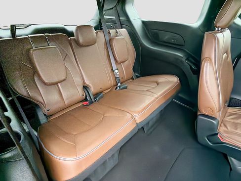 Used 2021 Chrysler Pacifica Limited w/ Uconnect Theater Family Group AWD/4WD image 29