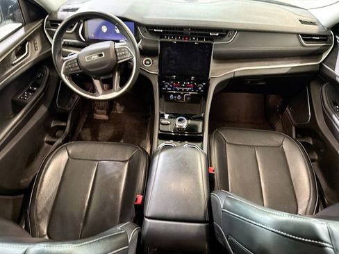 Used 2022 Jeep Grand Cherokee Limited w/ Luxury Tech Group II image 10