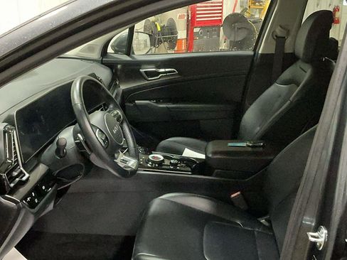 Used 2024 Kia Sportage EX image 11