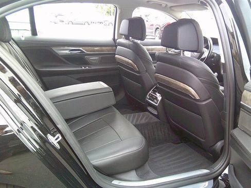 Used 2020 BMW 740i RWD image 18