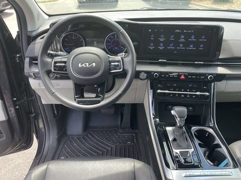 Used 2024 Kia Carnival EX FWD image 2