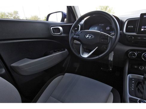 Used 2023 Hyundai Venue SEL FWD image 11