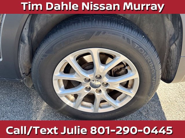 Used 2016 Jeep Cherokee Latitude AWD/4WD image 25