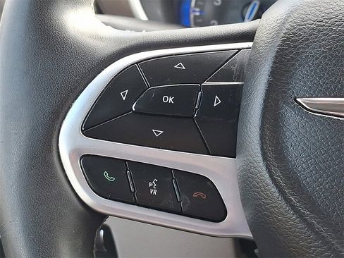 Used 2022 Chrysler Voyager LX image 21