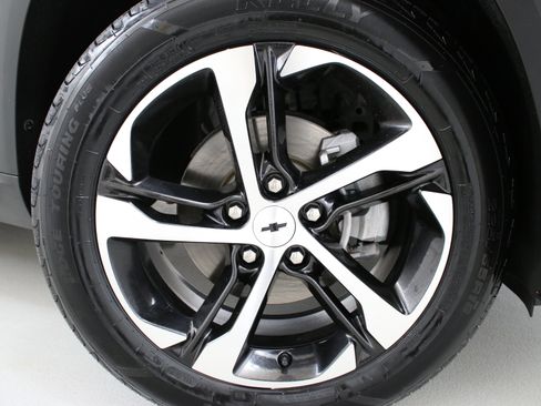 Used 2024 Chevrolet Trax RS FWD image 32