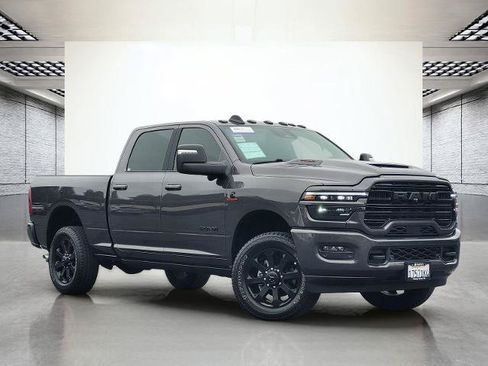 Used 2025 RAM 3500 Laramie AWD/4WD image 2