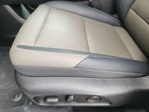 Used 2026 Chevrolet Equinox LT w/ Convenience Package II FWD image 21