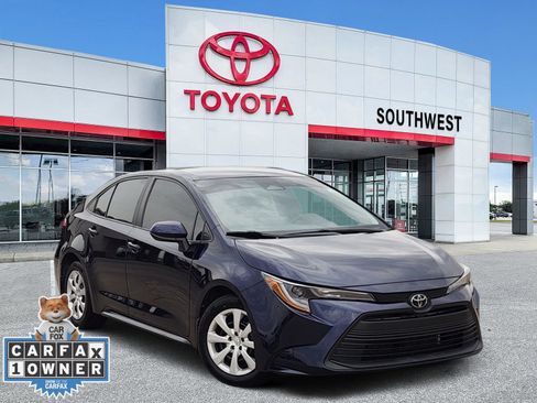 Used 2025 Toyota Corolla LE FWD image 1