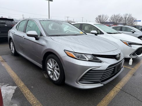 Used 2023 Toyota Camry LE image 2