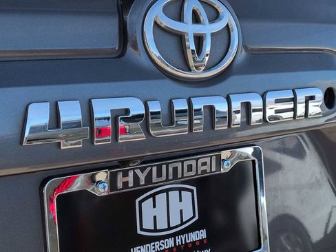 Used 2017 Toyota 4Runner SR5 Premium image 13