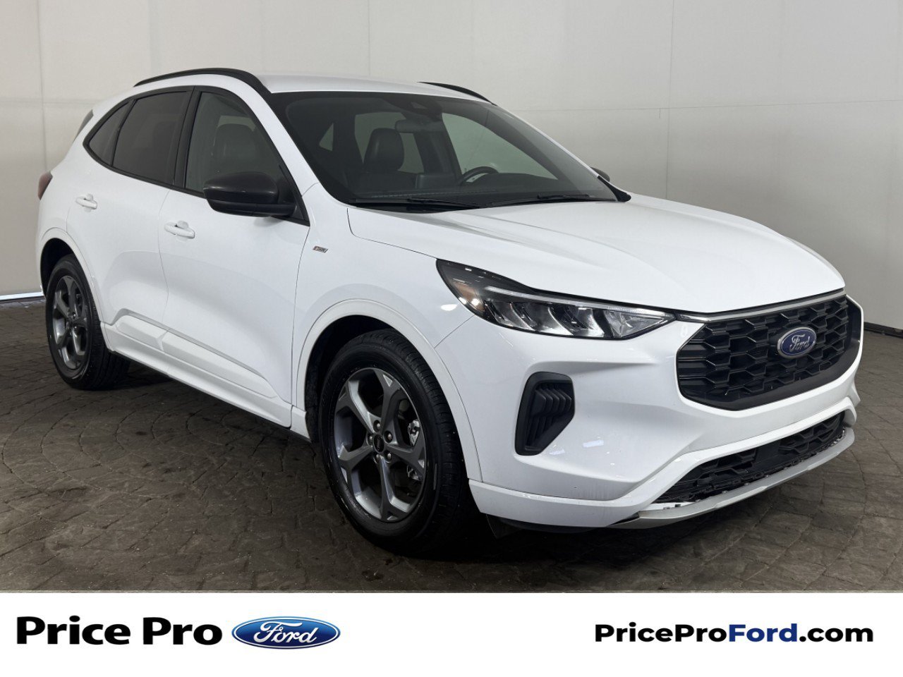 Used 2023 Ford Escape ST-Line FWD image 1