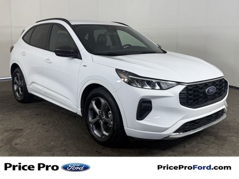 Used 2023 Ford Escape ST-Line FWD image 1