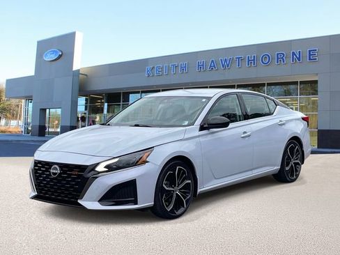 Used 2023 Nissan Altima 2.5 SR FWD image 3