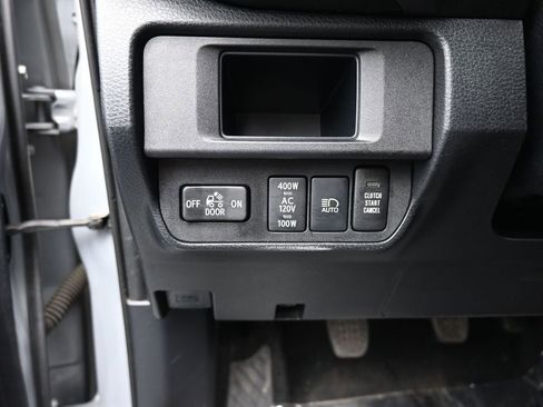 Used 2018 Toyota Tacoma TRD Sport image 32