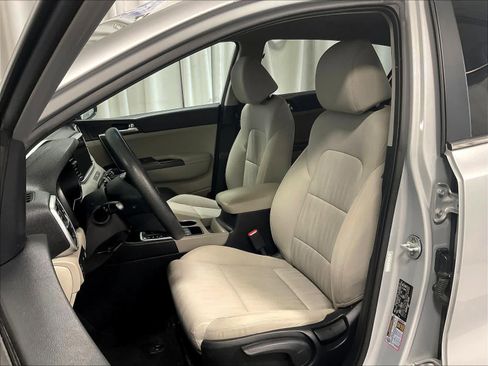 Used 2020 Kia Sportage LX image 10