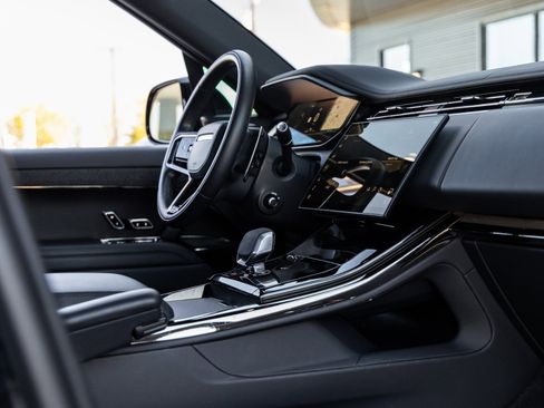 Used 2024 Land Rover Range Rover Sport Dynamic SE image 40