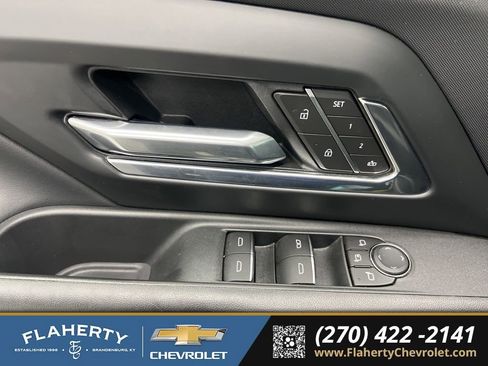 Used 2025 Chevrolet Silverado EV LT image 20