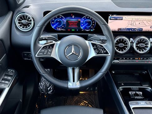 Used 2025 Mercedes-Benz EQB 300 EQB 300 image 14