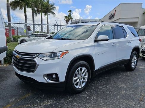 Used 2021 Chevrolet Traverse LT image 2