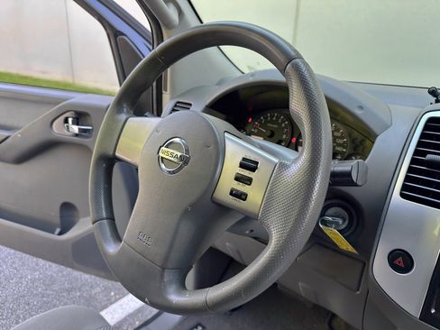 Used 2012 Nissan Frontier SV AWD/4WD image 27