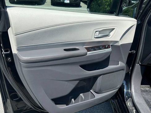 Used 2021 Toyota Sienna XLE w/ XLE Plus Package FWD image 8