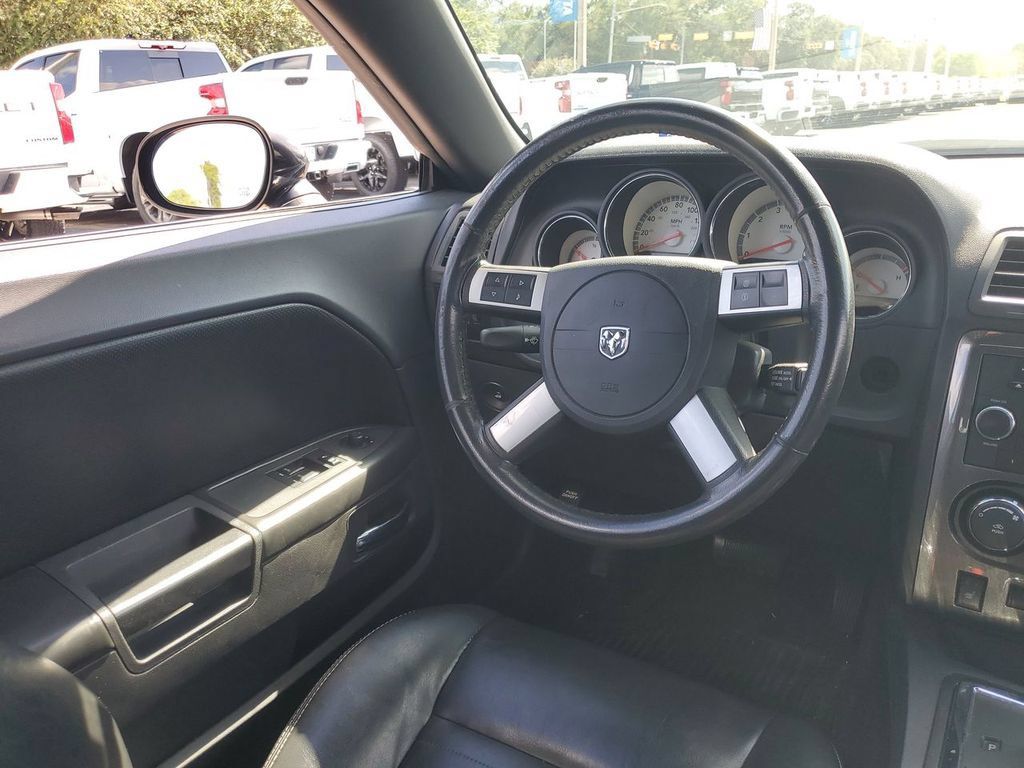Used 2009 Dodge Challenger R/T RWD image 15