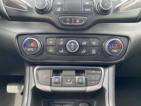 Used 2022 GMC Terrain AT4 image 21