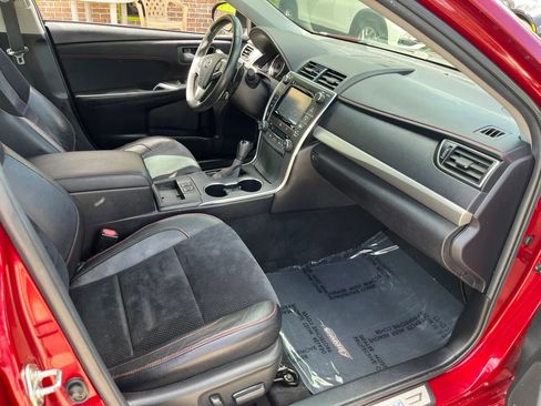 Used 2015 Toyota Camry XSE w/ Moonroof Package FWD image 31