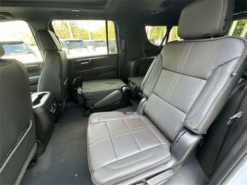 New 2026 Chevrolet Suburban High Country image 19