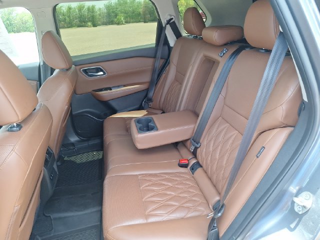 Used 2024 Nissan Rogue Platinum AWD/4WD image 25