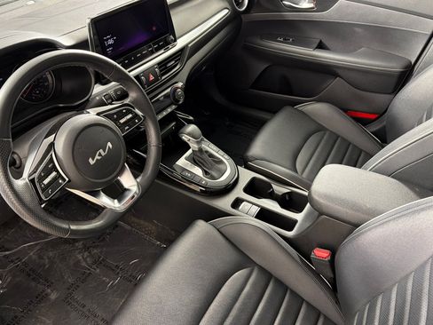 Used 2023 Kia Forte GT-Line w/ GT-Line Premium Package FWD image 9