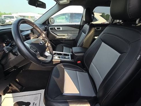 Used 2023 Ford Explorer XLT w/ Equipment Group 202A AWD/4WD image 5