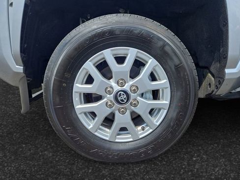 Used 2025 Toyota Tacoma SR5 AWD/4WD image 4
