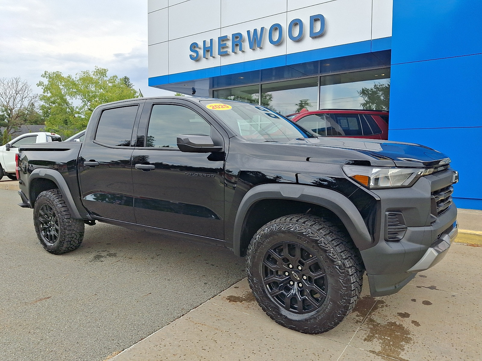 Used 2025 Chevrolet Colorado Trail Boss AWD/4WD image 1