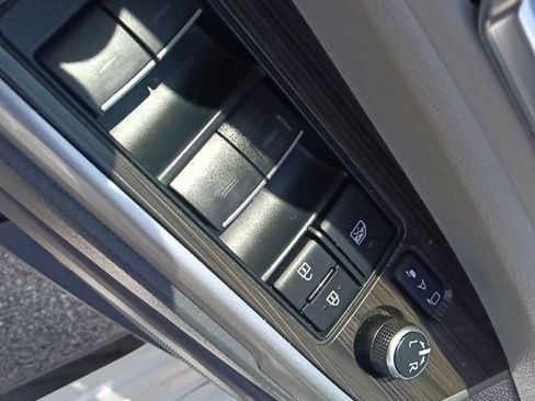 Used 2024 Toyota Sienna Limited FWD image 13