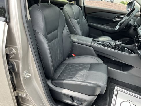 Used 2023 Nissan Rogue Platinum w/ Platinum Premium Package AWD/4WD image 3