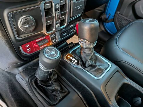 Used 2024 Jeep Wrangler Unlimited Rubicon 4xe image 18