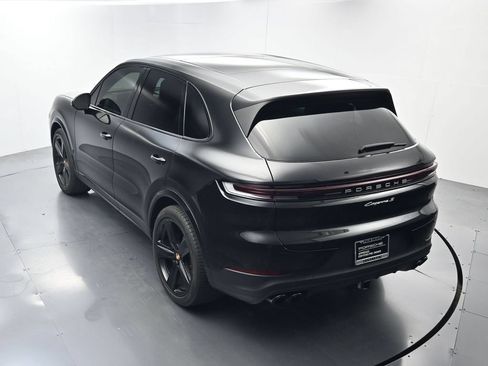 Certified 2025 Porsche Cayenne S AWD/4WD image 33